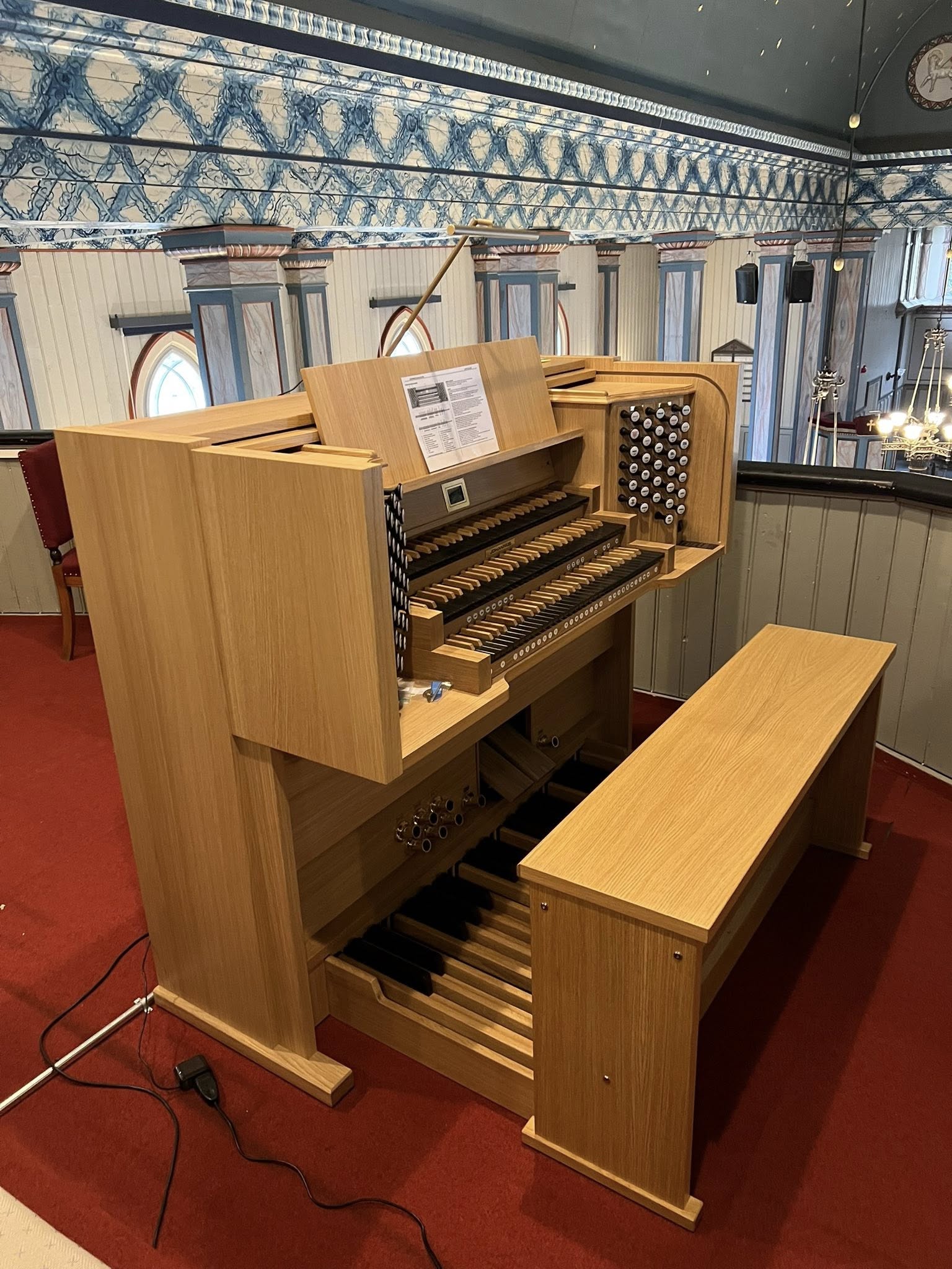 Folkekunstmalt kirke · installasjon